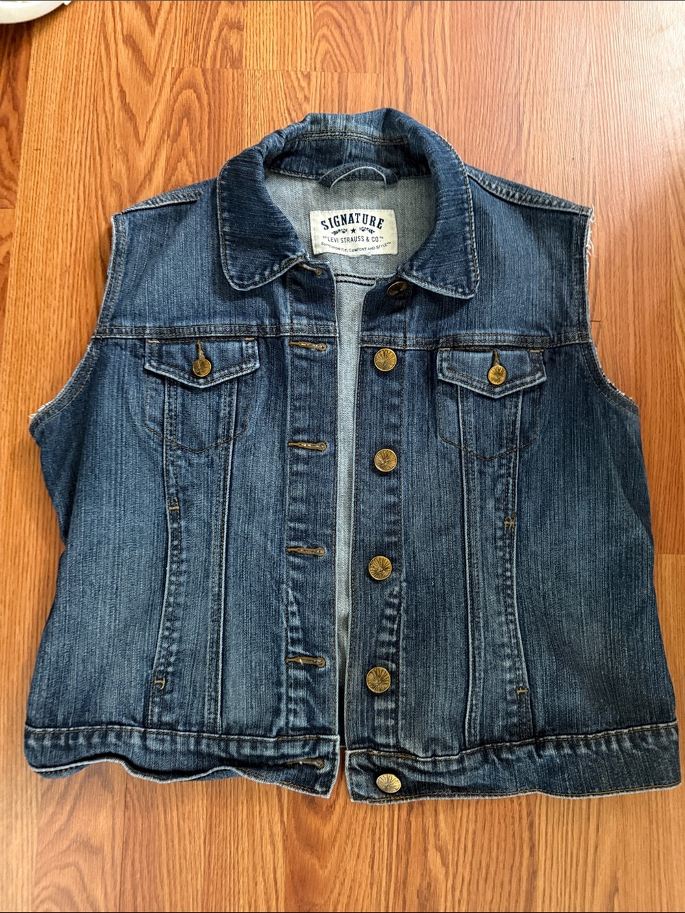 Levi signature denim vest size L see measurements gold buttons